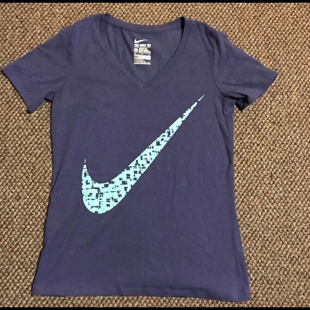 Nike Women’s  V-neck shirt!